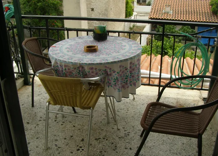 Doll House Next To The Sea * Agioi Theodoroi (Corinthia)