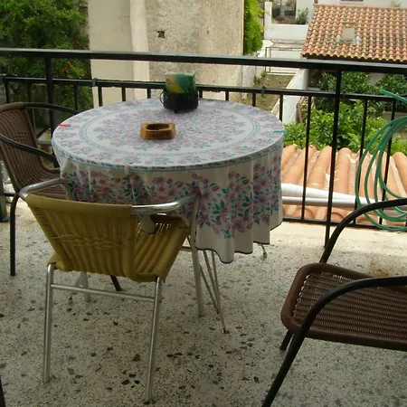 Doll House Next To The Sea * Agioi Theodoroi (Corinthia)