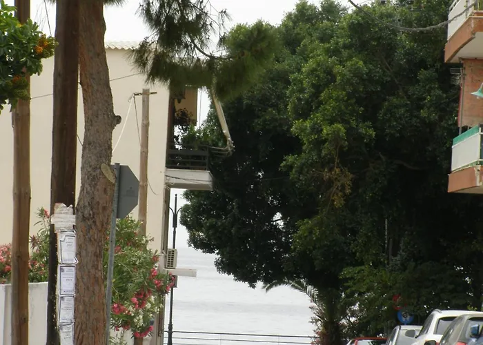 Doll House Next To The Sea * Agioi Theodoroi (Corinthia)